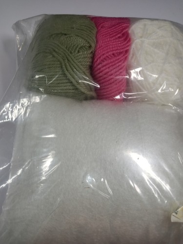 Annie's Hook & Needle Kit Club Crochet Miss Flurry HNK005 - Picture 2 of 4