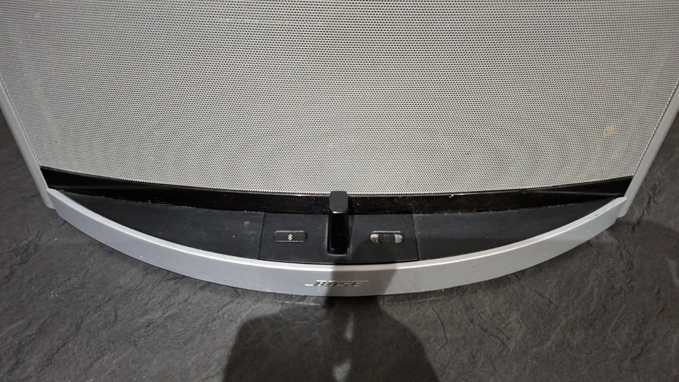Bose Sounddock 10 Digital Music System With  Bluetooth Adapter. UNTESTED- BEEPS - Image 2 of 4