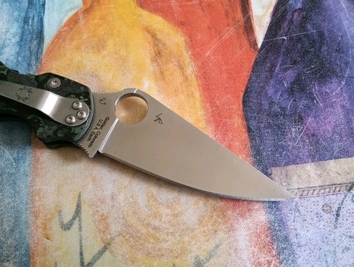 Spyderco Paramilitary 2, Green Jungle Wear Carbon Fiber Handle, Satin M4 Blade - Picture 5 of 10