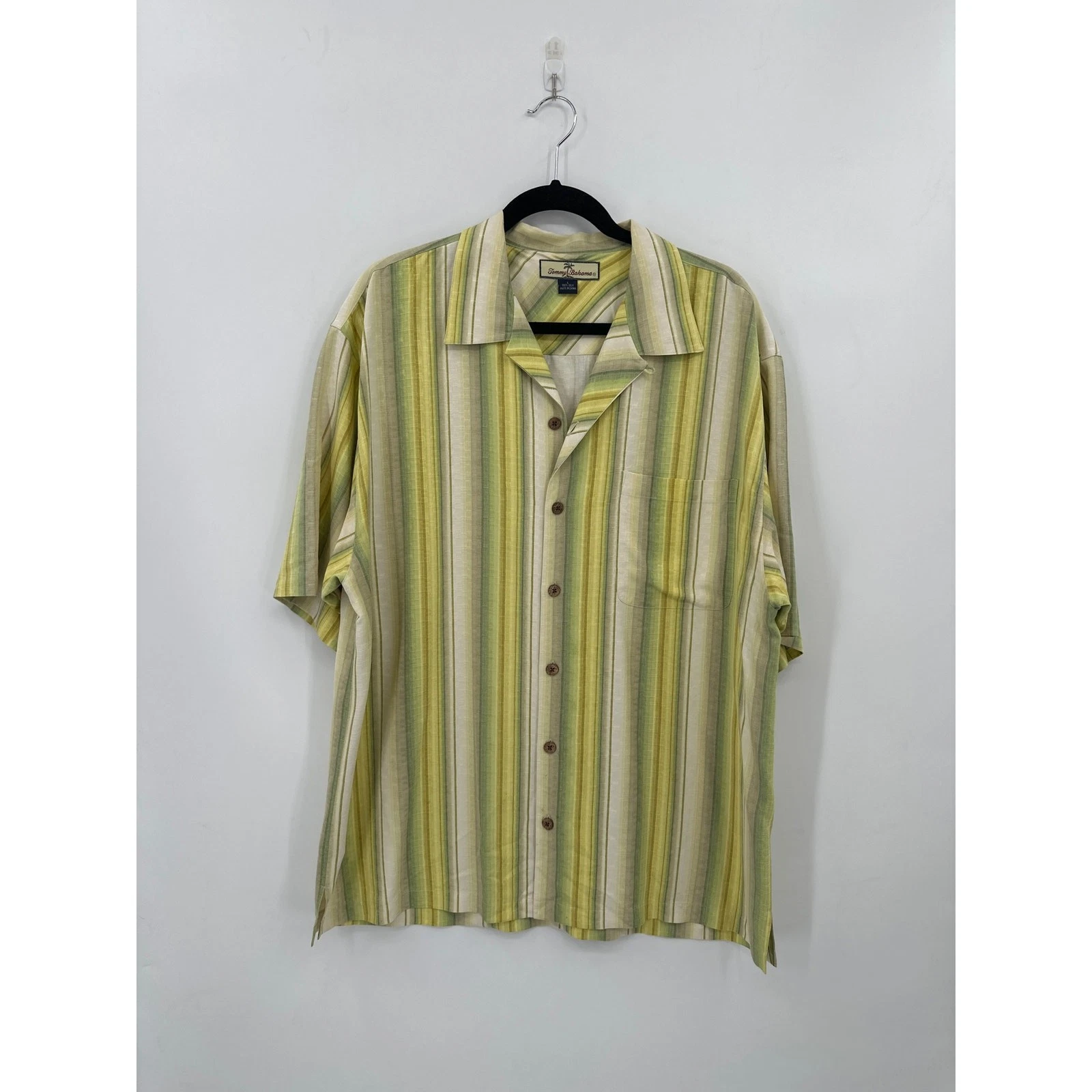 Tommy Bahama Short Sleeve Hawaiian Vacation Shirt 100% Silk Size Large
