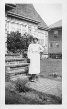 EARLY 20th CENTURY WOMAN Vintage FOUND PHOTOGRAPH bw Original Portrait 012 17 V