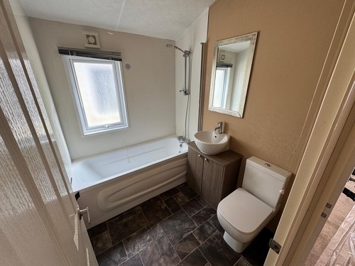 Twin Lodge For Private Land - Offsite Sale - Delta Desire 40x20ft / 2 Bedrooms - Picture 10 of 15