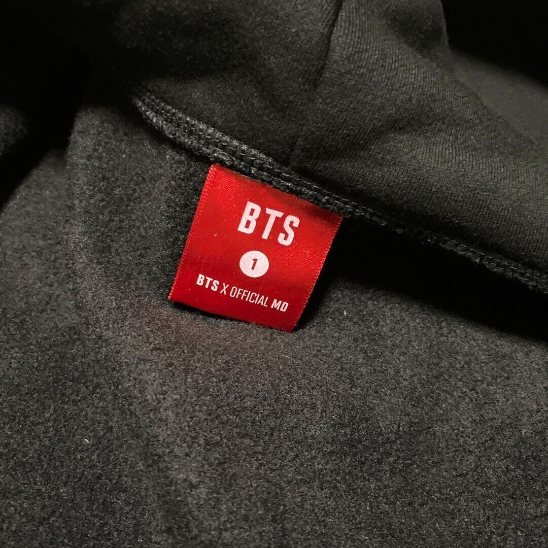 BTS World Tour Love Yourself Zip-Up Hoodie Size 1 (M) Black BTS World Tour Love Yourself Zip-Up Hoodie Size 1 (M) Black
