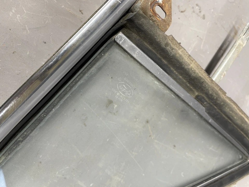 Ford Galaxie 1965-1968 marco de ventana de ventilación puerta de vidrio sedán Mercury Monterey OEM Foto 3 de 4