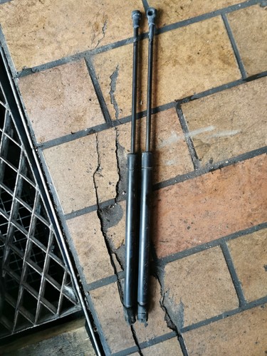 Audi A3 8L 8L1 Heckklappendämpfer Gasdruckfedern Gasdämpfer hinten 8D9627552F