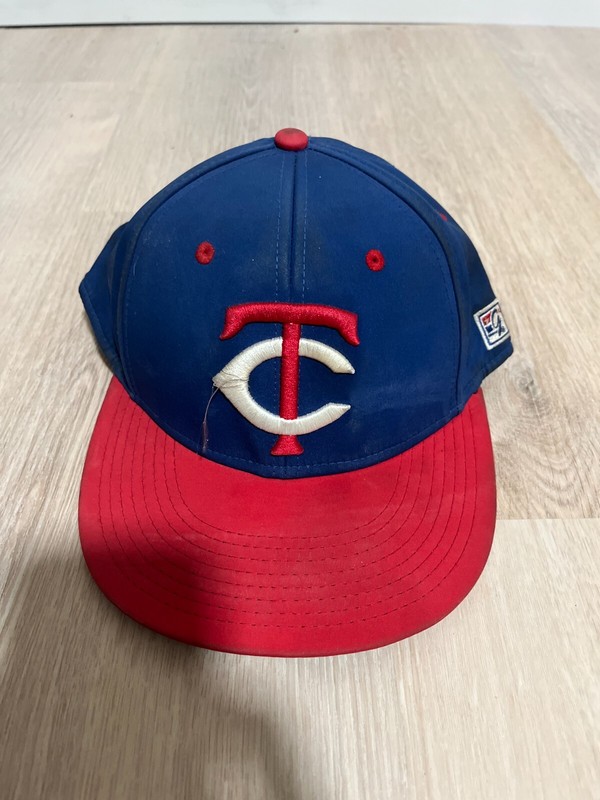 #24 Twins Game Used Hat M