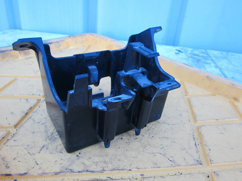 Suzuki Katana 650 GSX650F 2008 OEM trasero trasero bandeja de batería de plástico Foto 4 de 4