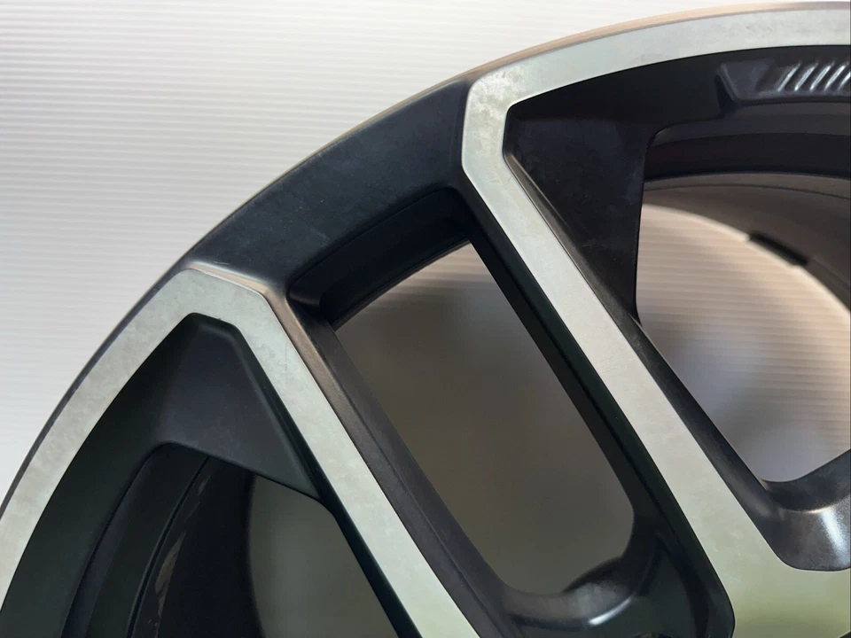 ✅ Llanta trasera 20" x 10" OEM Mercedes Benz GLC63S 2018-2022 Foto 2 de 4