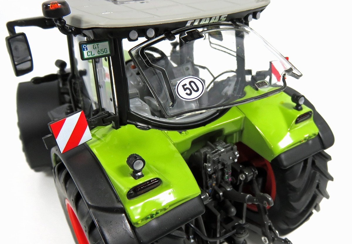 Wiking Claas Arion 650 St. V Tractor 1:32 Scale Model Wiking Claas Arion 650 St. V Tractor 1:32 Scale Model