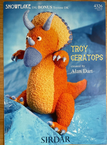 Alan Dart Troy Ceratops STRICKMUSTER Dinosaurier Spielzeug 43 cm groß Sirdar 4326