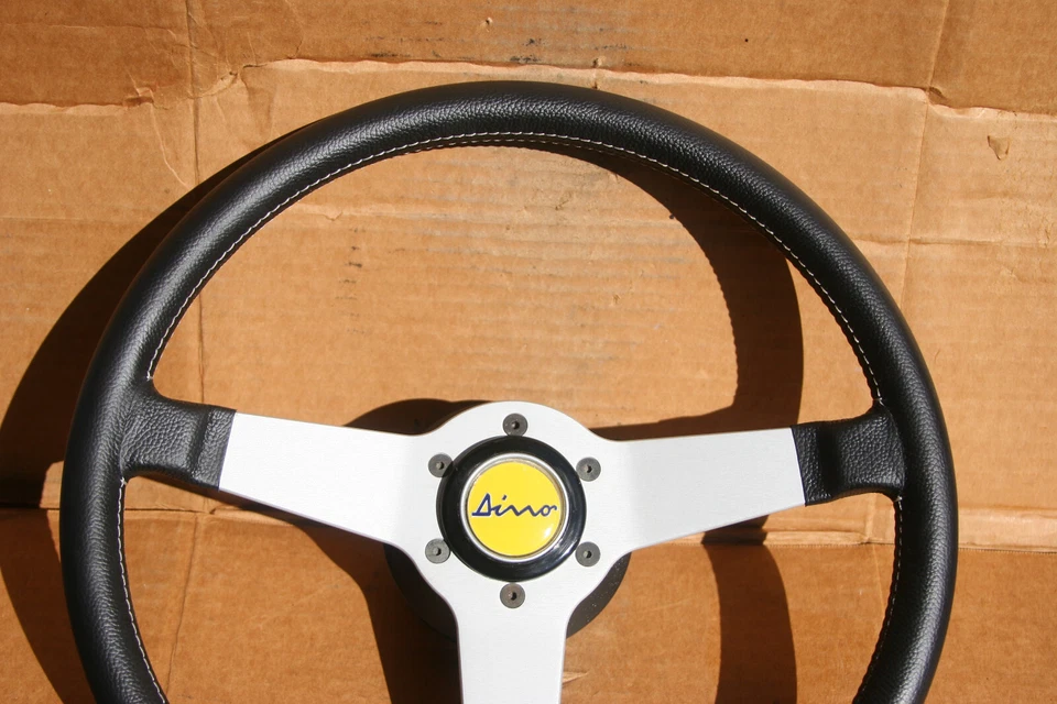Volante MoMo réplica competición Ferrari Dino 206 246 GT GTS Targa 512 BB Foto 3 de 4