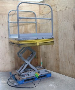 American hydraulic lift table 48" x 48" , 110 vac  M-1070
