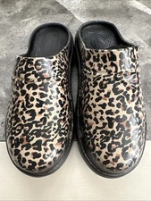 Oofos OOcloog Leopard Womens Size 9 Slip On Brown Mules Clogs Recovery  Comfort