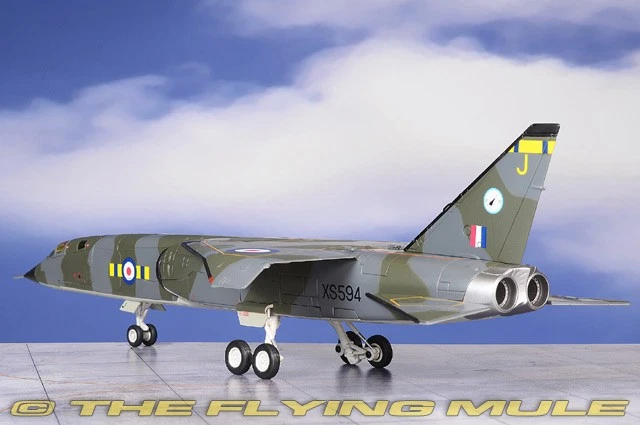 Corgi 1:72 TSR.2 RAF No.40 Sqn XS954 «Что если?» схема окраски - Изображение 2 из 4