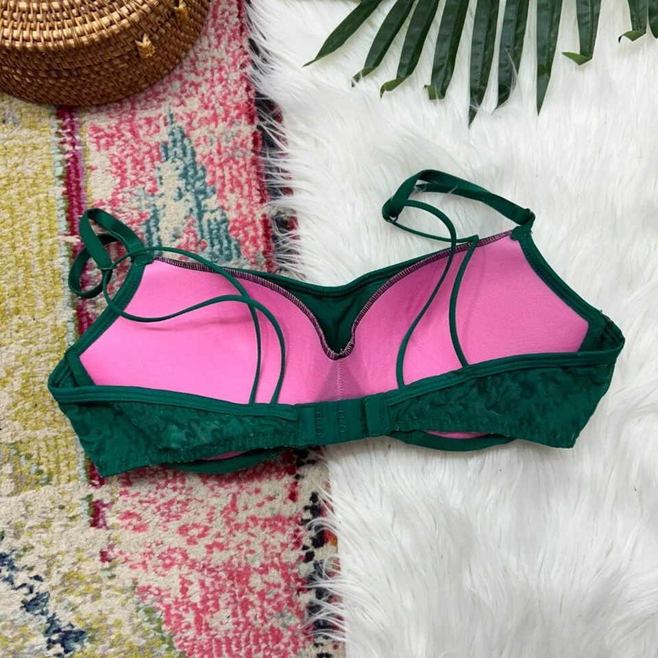 Sujetador Push Up ROSA Victoria's Secret Verde Terciopelo Logo Mediano Foto 2 de 4
