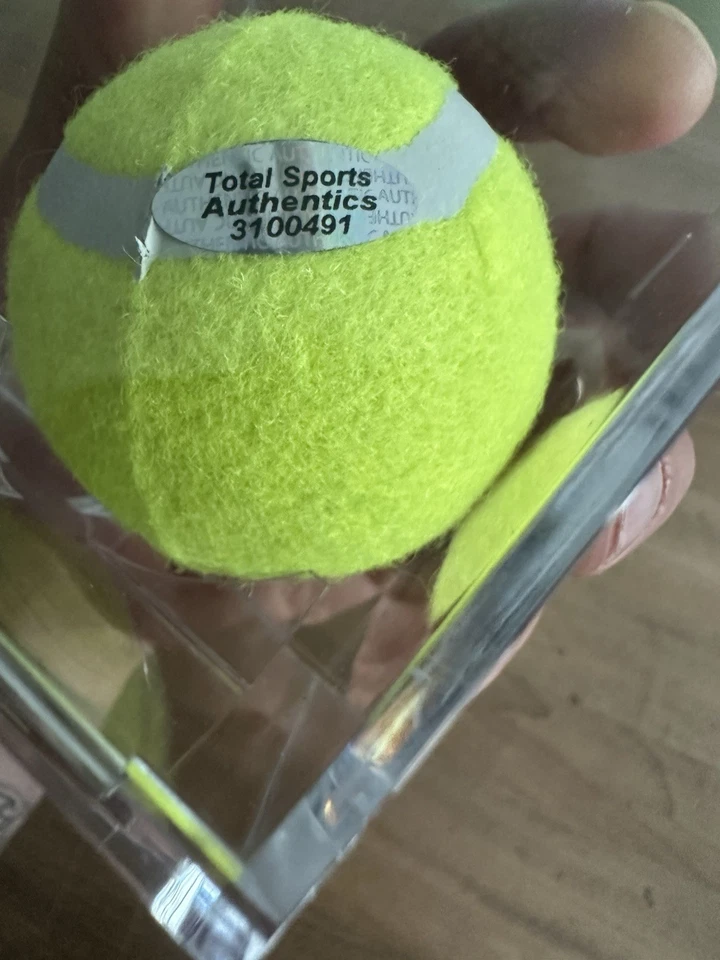 Pelota de Tenis Carlos Alcaraz Auténtica Firmada Autografiada con Certificado de Autenticidad Foto 4 de 4