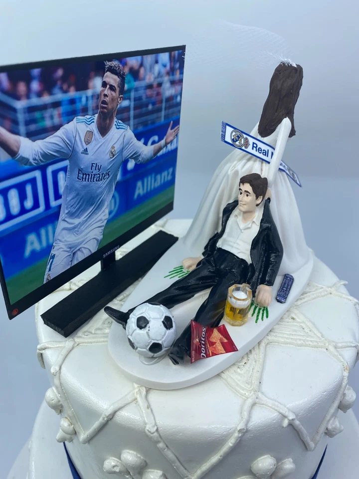 Funny Soccer Fan 新娘和新郎婚礼蛋糕装饰 — 第 3/4 张图片