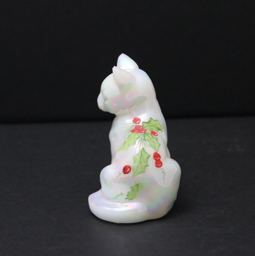 Vintage Fenton White Opalescent Cat Hand Painted Red Holly Berries Leaves Signed - Picture 4 of 5