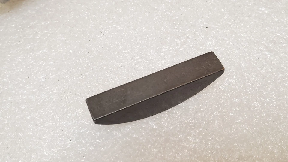 Llave Woodruff para cosechadora internacional NOS 118001 5/16x1 3/4x1/2 Foto 2 de 4