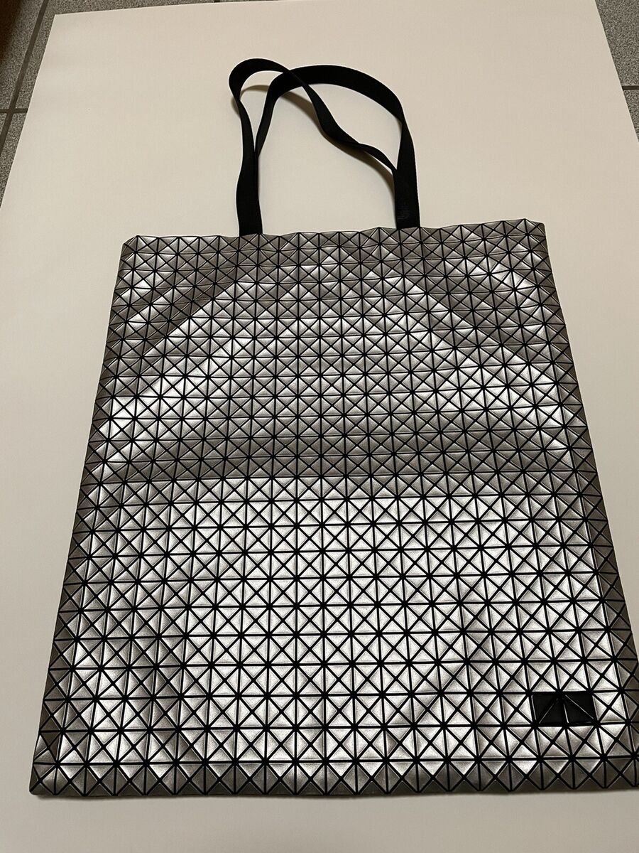 BAOBAO ISSEY MIYAKE HANDBAG - 7 YEARS OLD (REVIEW)