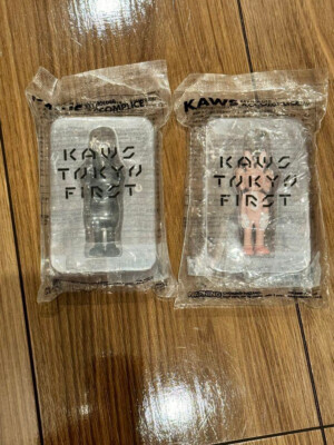 KAWS TOKYO FIRST KAWS Exhibition Limited key chain Pink & Black Set  BE@RBRICK