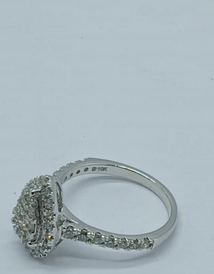 Racimo de lágrima de oro blanco de 10K Foto 4 de 4