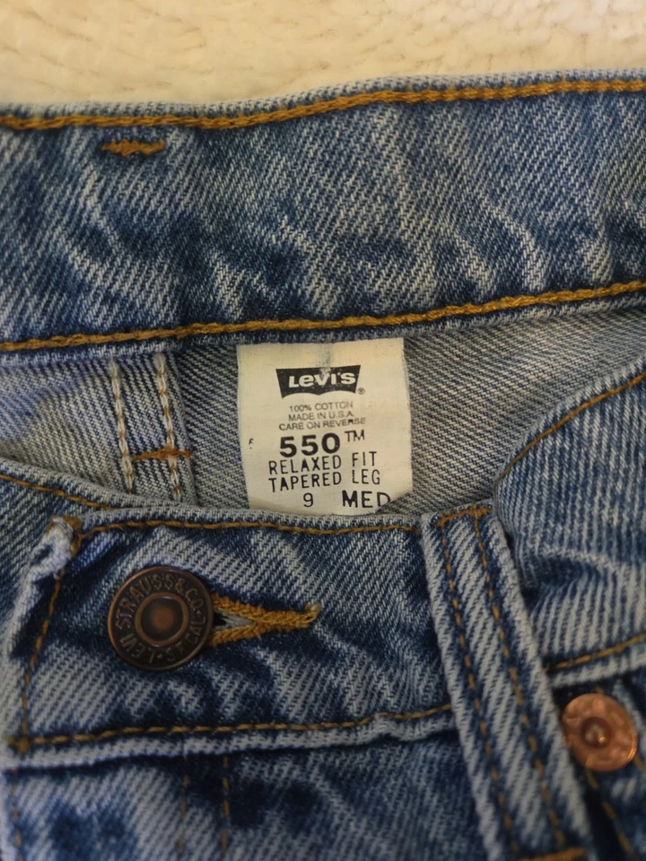 Vintage Levis 550 Relaxed Fit Tapered Leg Jeans Medium Wash Made in USA 9 Med - Image 2 of 4