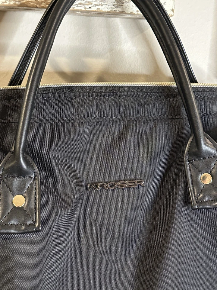 Mochila para portátil Kroser bolsa negra con puerto USB MODELO SKK-815 TALLA 17"x13"X5" Foto 4 de 4