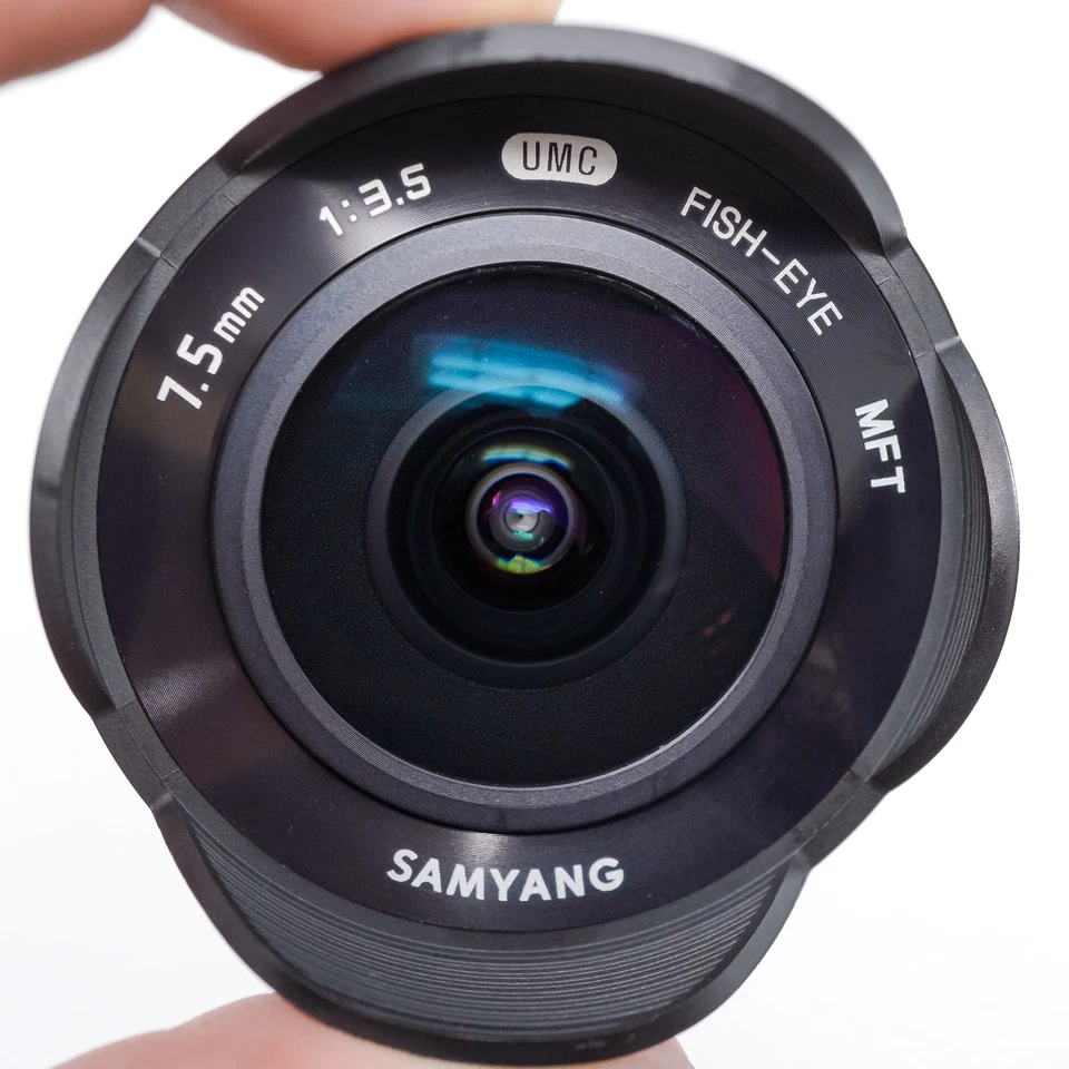 Samyang 7.5mm f/3.5 UMC Fisheye Lens for Micro Four Thirds - Great Condition - Image 3 of 4
