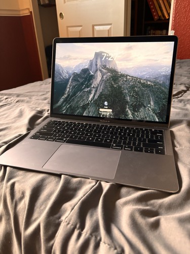 Apple MacBook Air 13.3-inch Retina, Silver 1.6GHz Dual Core i5 2019 MVFN2LL/A