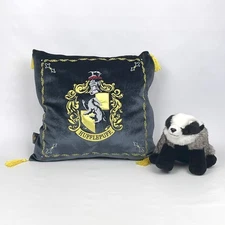 Harry Potter Wizarding World Noble Collection HUFFLEPUFF Throw Pillow W/ Badger