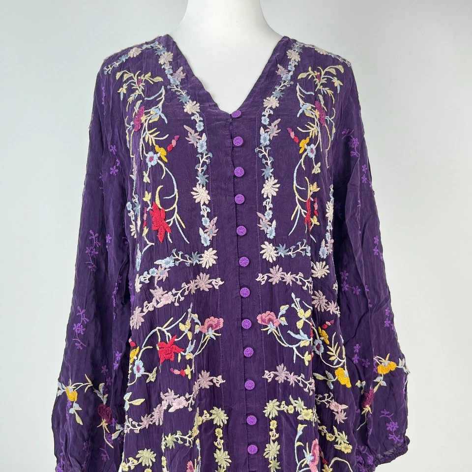 Vestido Camisa Midi Roxo Bordado Manga Comprida Floral Johnny Was $480 Novo sem etiquetas P - Imagem 3 de 4