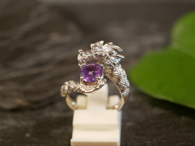 Mystischer 925 Sterling Silber Ring Drache Kopf Kralle Lila Facettierter Besatz