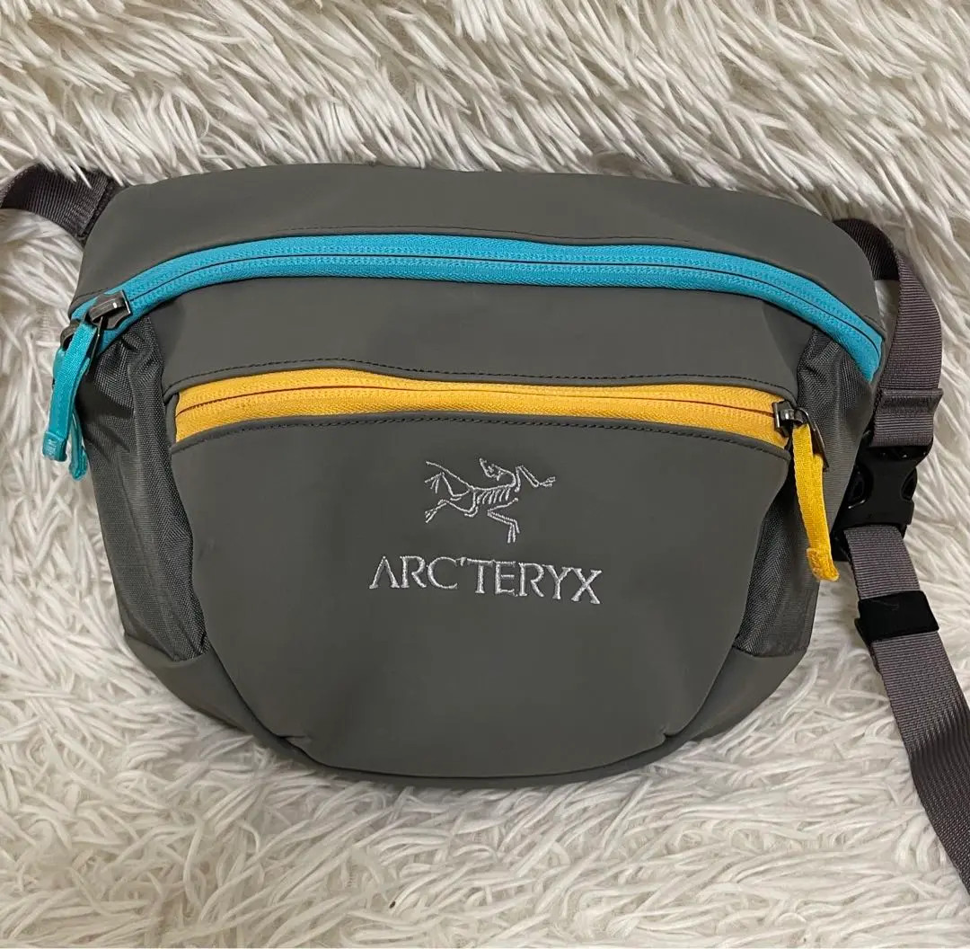 ARC’TERYX × BEAMS BOY / ARRO Waist pack Arc'teryx BEAMS BOY ARRO Waist Pack Gray Bag Blue Yellow Zip