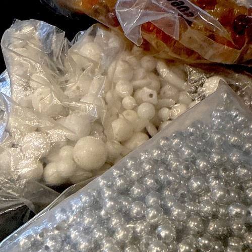 Large Bulk Lot Of Craft Jewelry Plastic Beads Many Sizes & Colors 3 Pounds 7oz - Picture 4 of 15