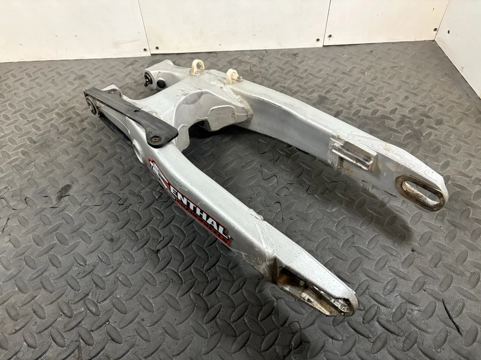 Yamaha WR426F YZ426F YZ250 YZ125 2000-2001 OEM basculante 5MV-22110-00-00 Foto 2 de 4