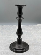 Alter Kerzenleuchter aus Zinn, Oberfläche berieben, angelaufen und dellig