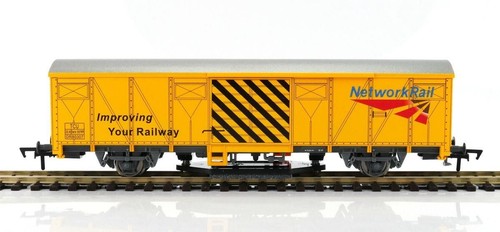 Gaugemaster GM4430101 Piko Network Rail Track Cleaner Wagon H0/00 Gauge POD Post - Picture 3 of 13