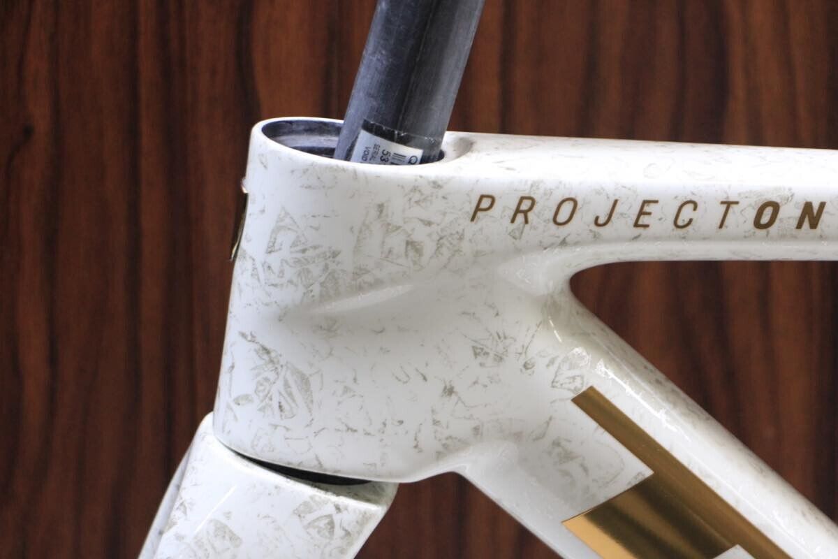 TREK MADONE SLR Gen 8 Era White/Supernova Marble Carbon TREK MADONE SLR Gen 8 Era White/Supernova Marble Carbon