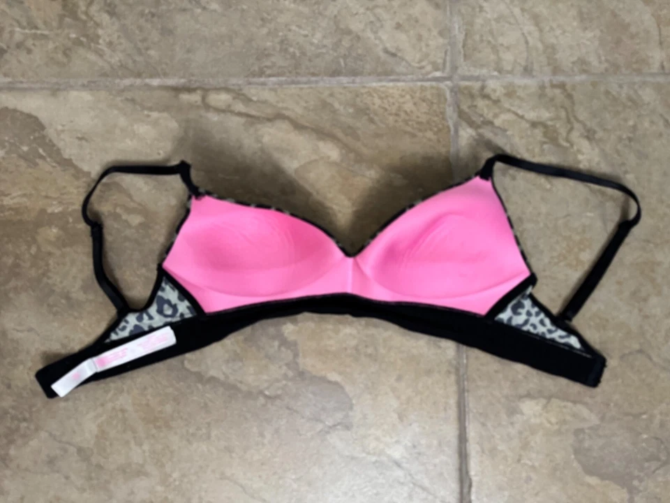 Sutiã feminino Victoria's Secret Wear Everywher sem fio forrado levemente tamanho 32D - Imagem 2 de 2