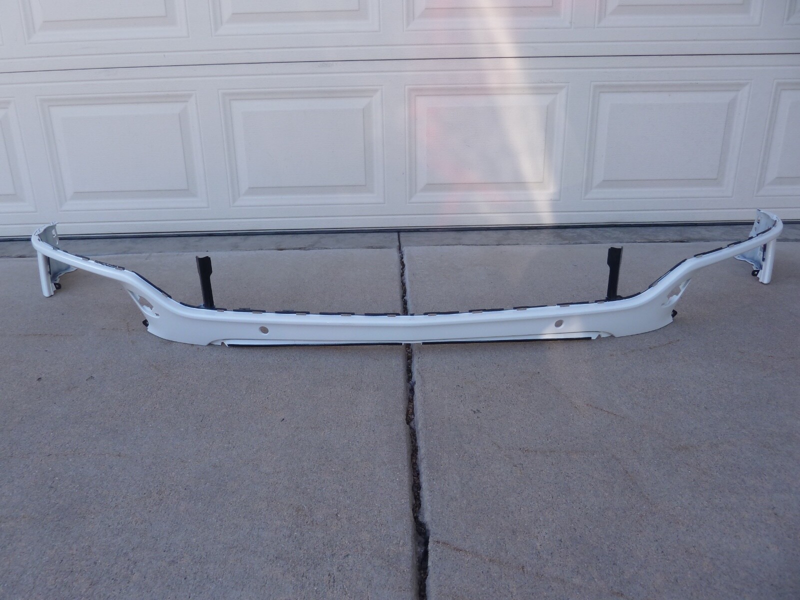 2016-2019 Bentley BENTAYGA FRONT UPPER BUMPER TOP SECTION OEM