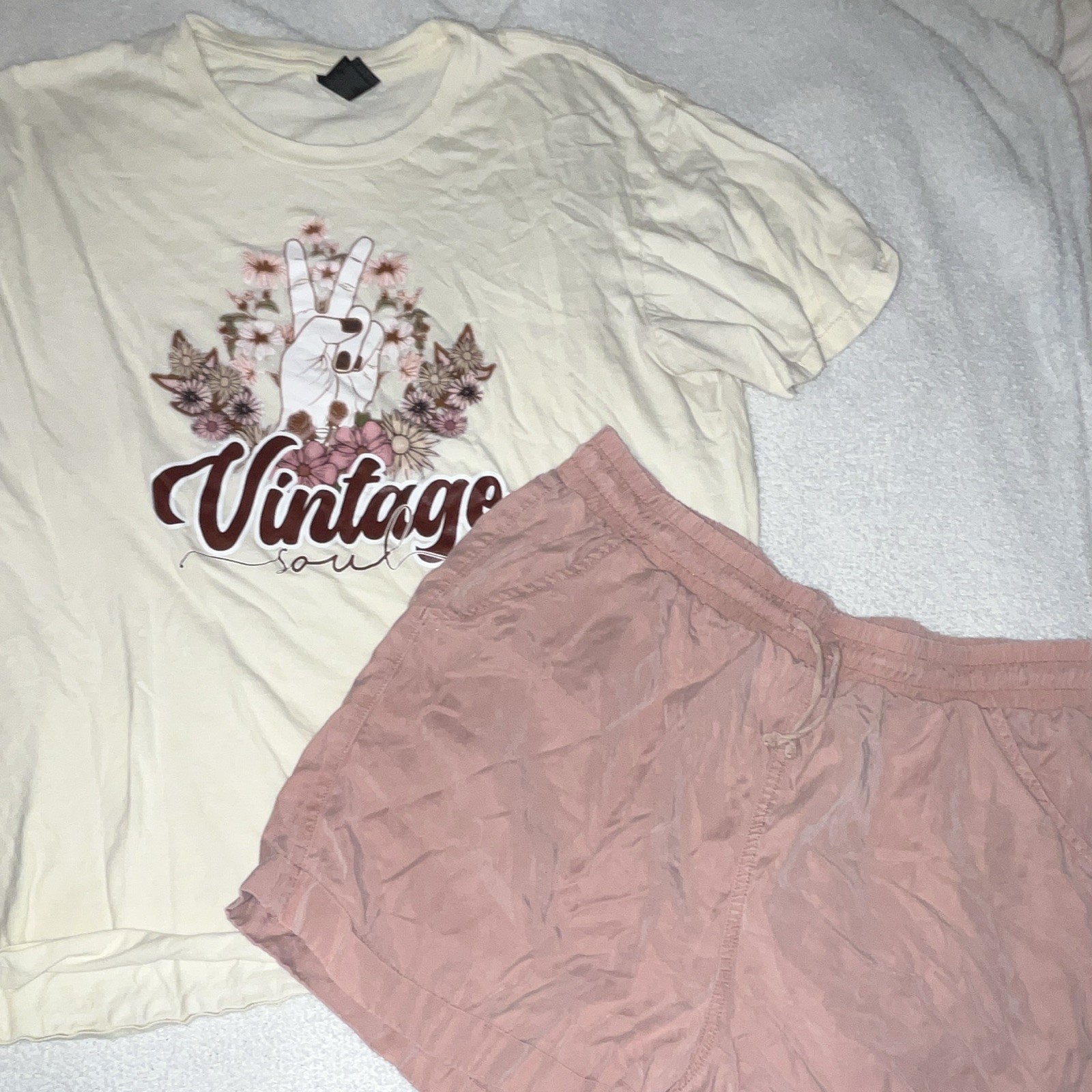 Universal Thread Women’s Pink Shorts M Drawstring Pockets w/ Gildan top outfit