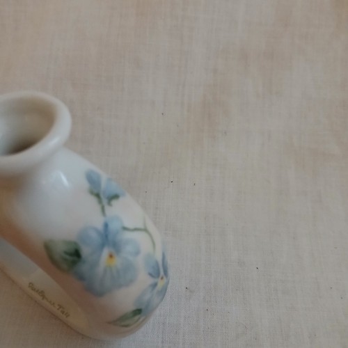 Lot 2 Vintage Jaoanese Porcelain Bud Vases Donut Napkin Ring Floral Hand Painted - Picture 2 of 7