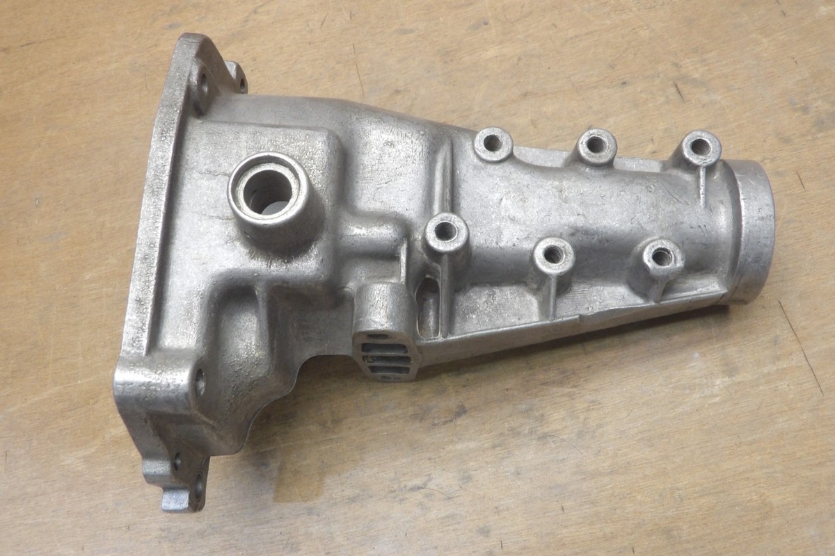 Muncie 4 Speed Tail Shaft Housing 3857584 Passenger side M20 M21
