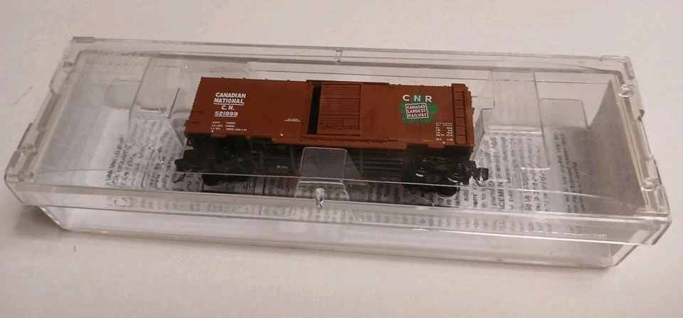 Z-Scale Canadian National 40' Standard Box Car Single Door Micro-Z 521999 - Image 3 of 4