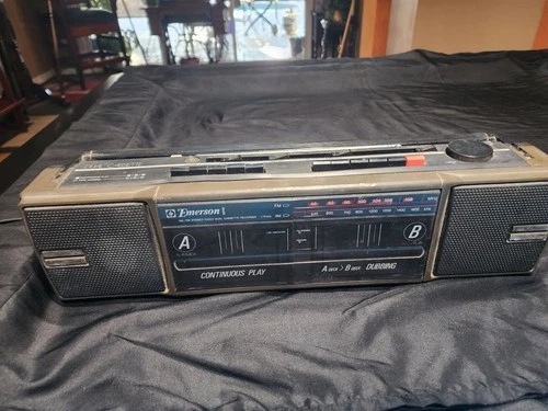 Vintage Emerson Boombox Ctr 932 CASSETTE PLAYERS DO NOT WORK. AMFM TESTED