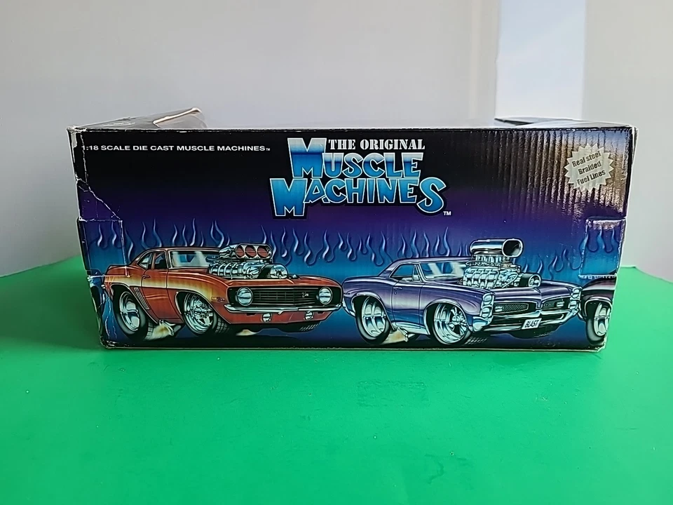 Muscle Machines 66 Mustang con llamas líneas de combustible trenzadas de acero 1:18 Foto 3 de 4