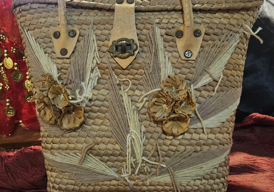 Bolso de mano cesta de paja tejido vintage con detalles florales y hojas bordados, Foto 2 de 4
