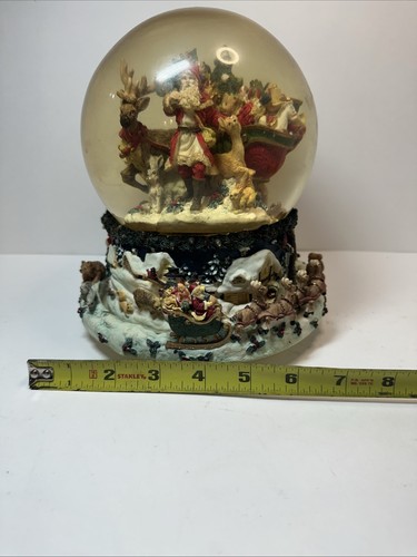 Large Christmas Musical Water Globe With Revolving Base Tested Works Great (R) - Picture 8 of 9