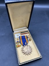 U.S. Air Medal Award Lot. Presentation Medals W/case. ML